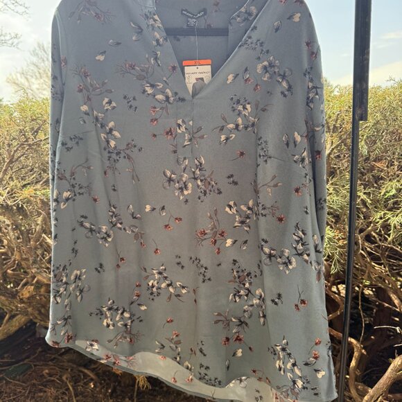 NWT Hilary Radley Women's Long Sleeve Floral Sage Blouse Size L $45 - Picture 2 of 15